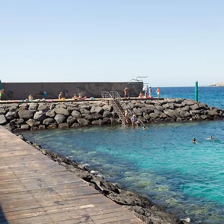 Home2book Stylish Seaside Apt شقة